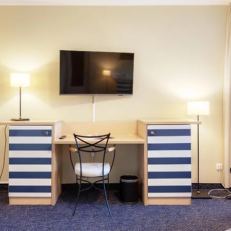 Ankerplatz An Der Seebruecke زنغست